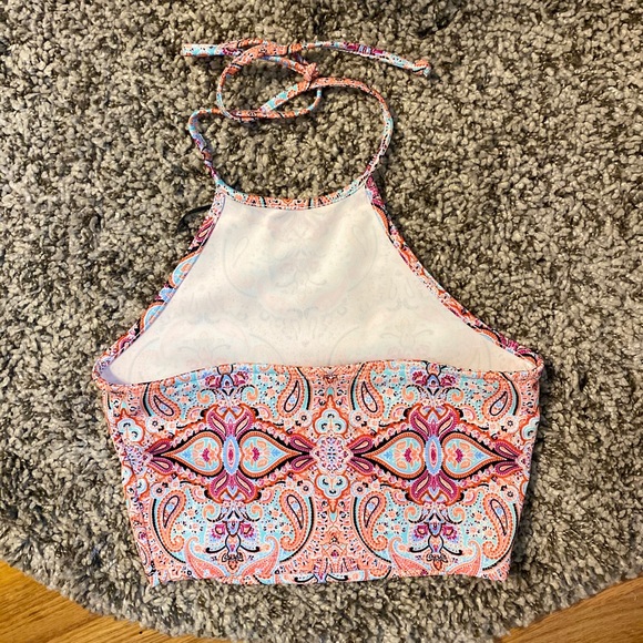 Pattern Halter Crop Top - Picture 2 of 3